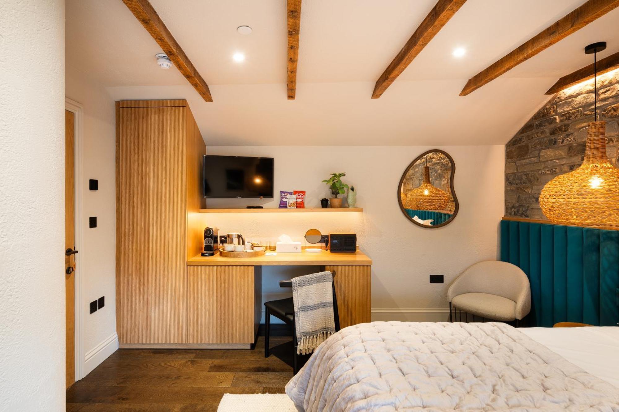 Hive Townhouse Hotel Aberaeron Exterior photo