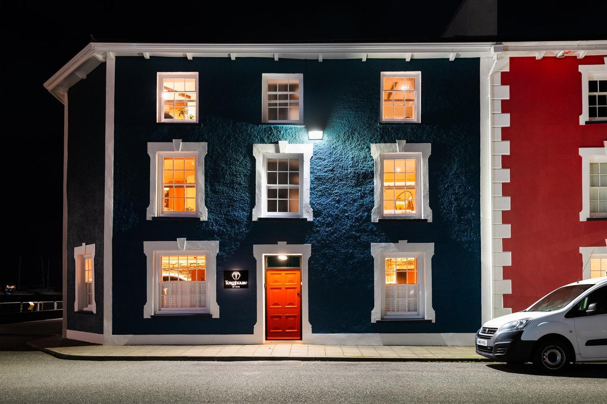 Hive Townhouse Hotel Aberaeron Exterior photo